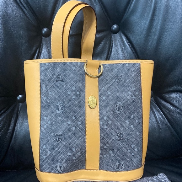 Mark Cross Handbags - Mark Cross 1845 Italy Vintage sling strap bucket bag leather pre loved purse